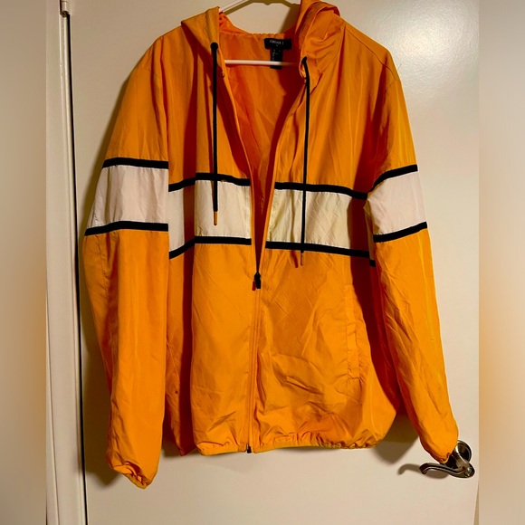 yellow windbreaker Size XL forever 21 
Used very lightly - Picture 1 of 5